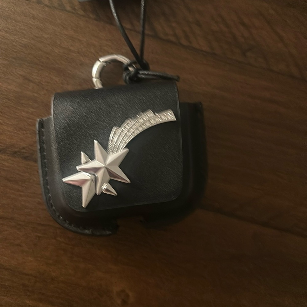 Rebecca Minkoff Ipod case holder. Black leather embellished with shooting star.